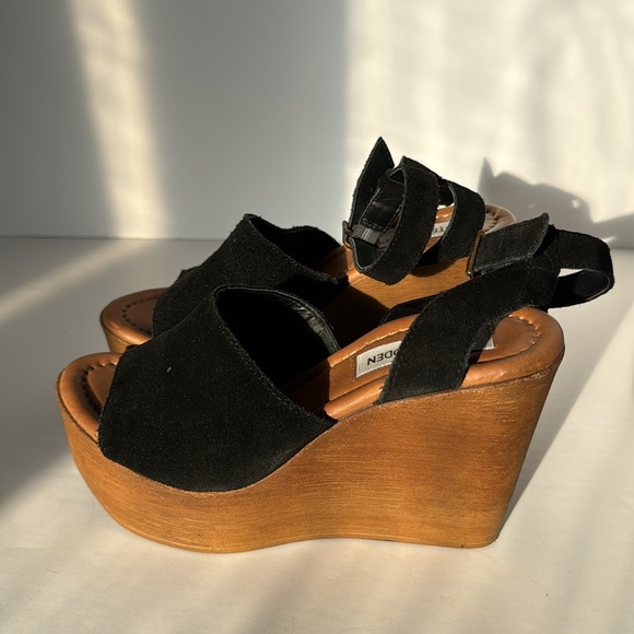 Steve Madden Wedge Heels- size 6, leather upper, synthetic lining, rubber sole - Picture 2 of 9
